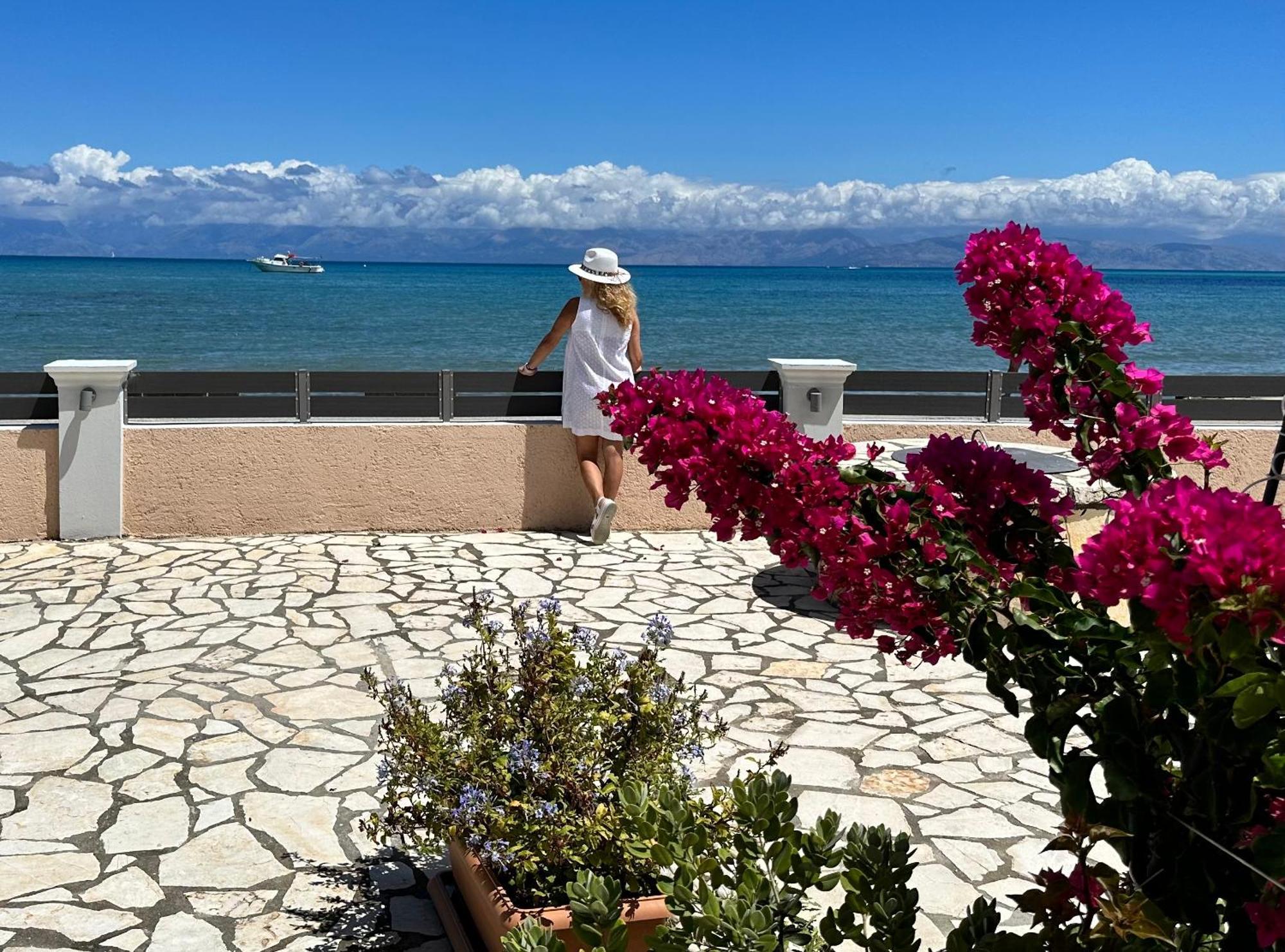 Thalassa Sidari  Bagian luar foto